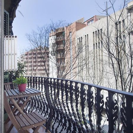Aparteasy - Authentic Family Apartment Barcelona Buitenkant foto