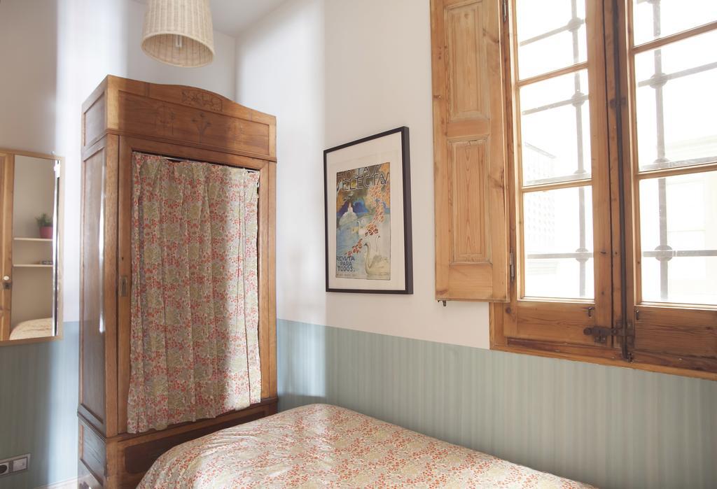 Aparteasy - Authentic Family Apartment Barcelona Buitenkant foto