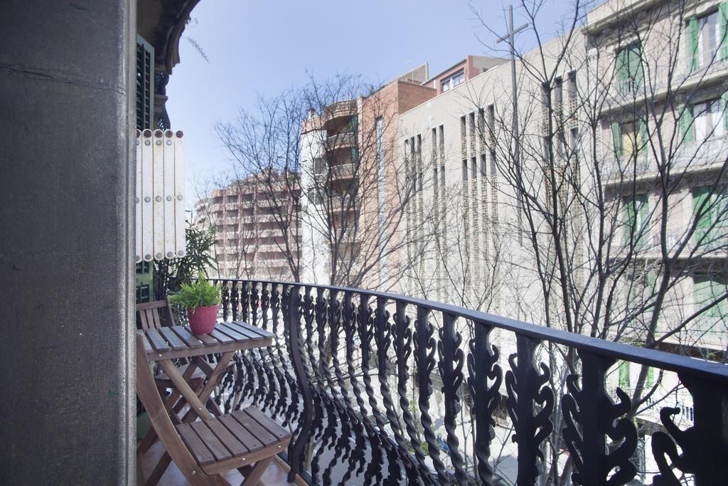 Aparteasy - Authentic Family Apartment Barcelona Buitenkant foto