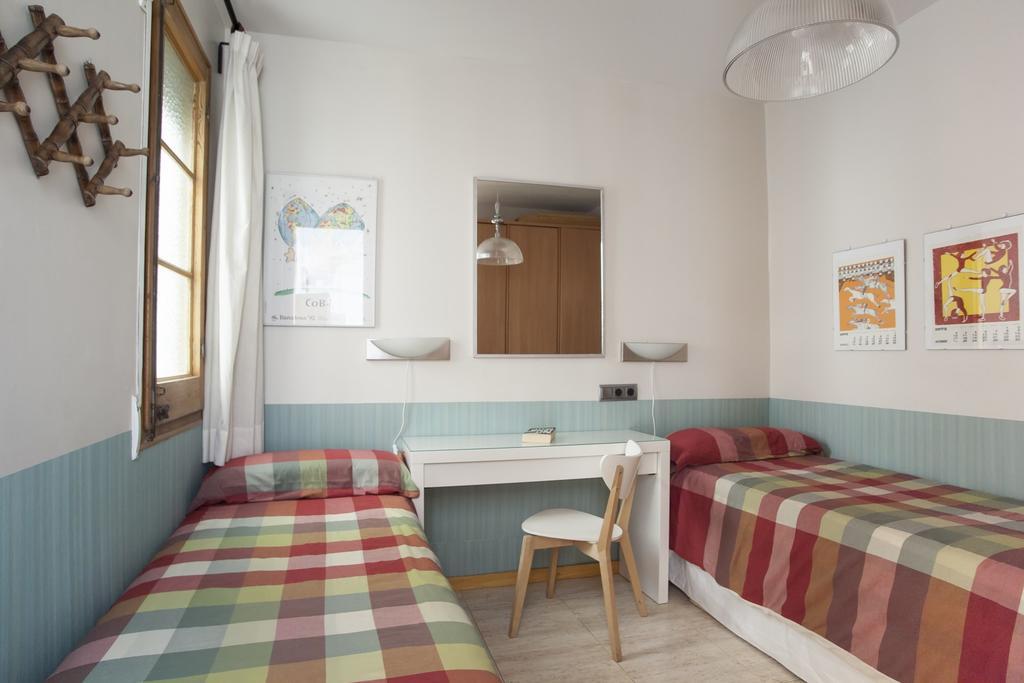 Aparteasy - Authentic Family Apartment Barcelona Buitenkant foto
