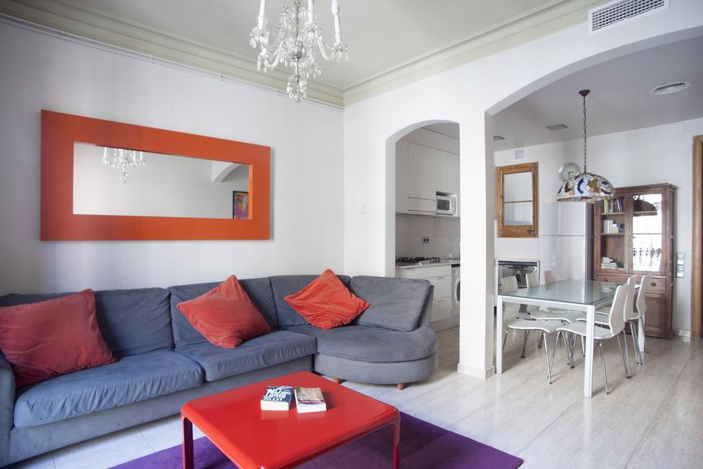 Aparteasy - Authentic Family Apartment Barcelona Buitenkant foto