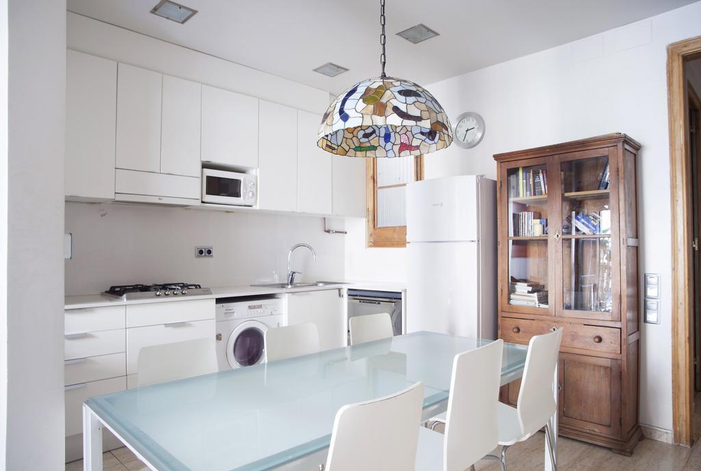 Aparteasy - Authentic Family Apartment Barcelona Buitenkant foto