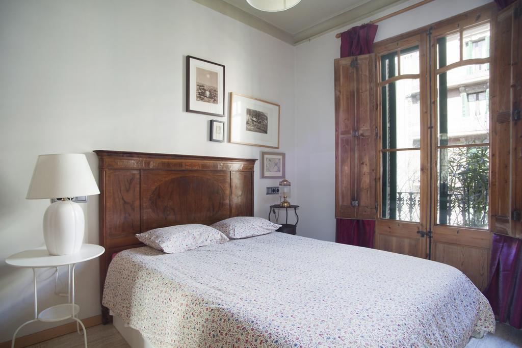 Aparteasy - Authentic Family Apartment Barcelona Buitenkant foto
